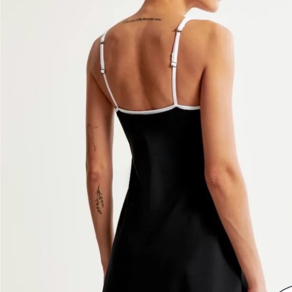 Abercrombie traveler skort - Picture 2 of 5